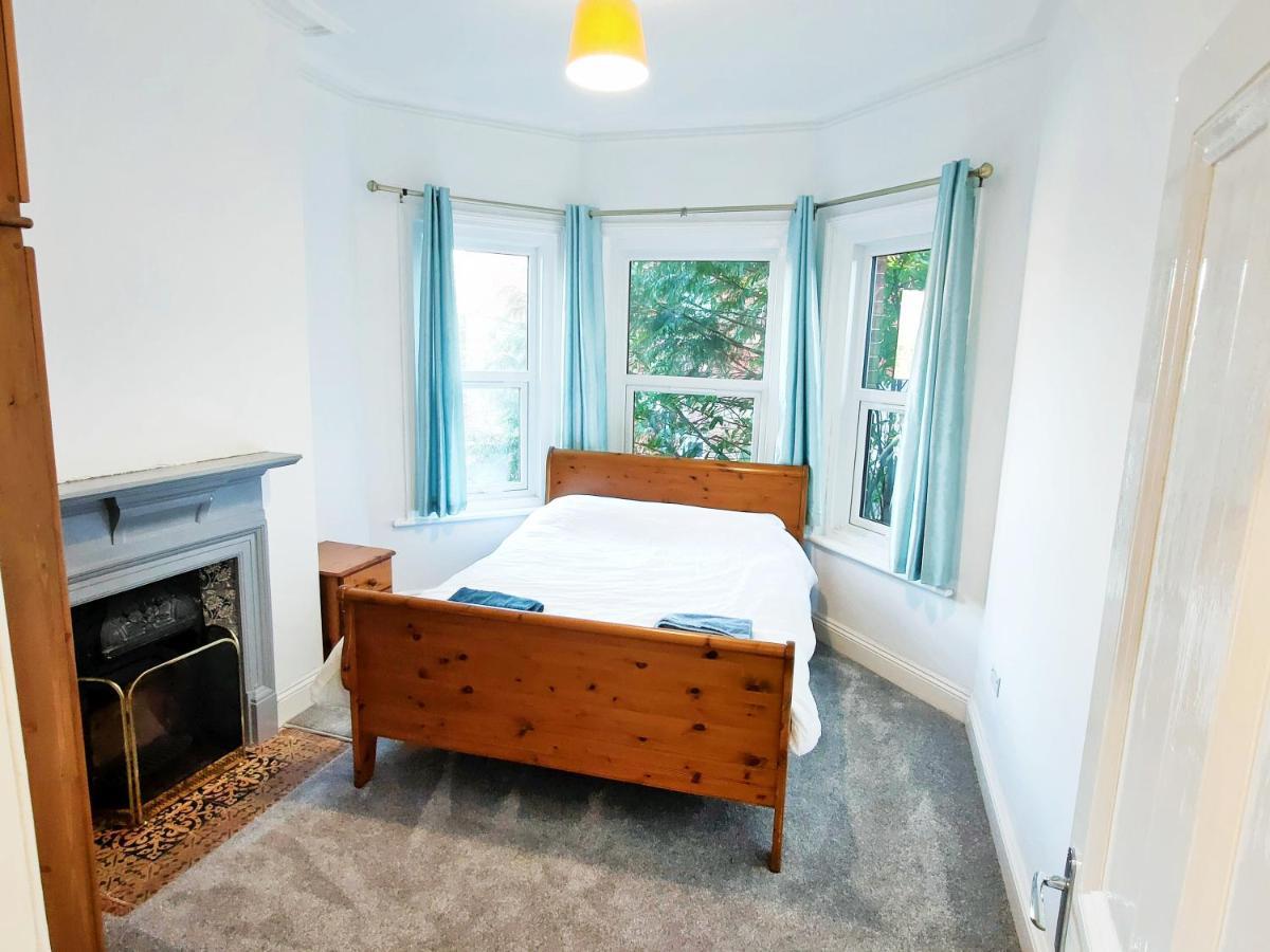Flat-C, 4 Adults, 20 Mins To Beach, Netflix, Wifi, Sleeps 4 Adults Bournemouth Exterior foto